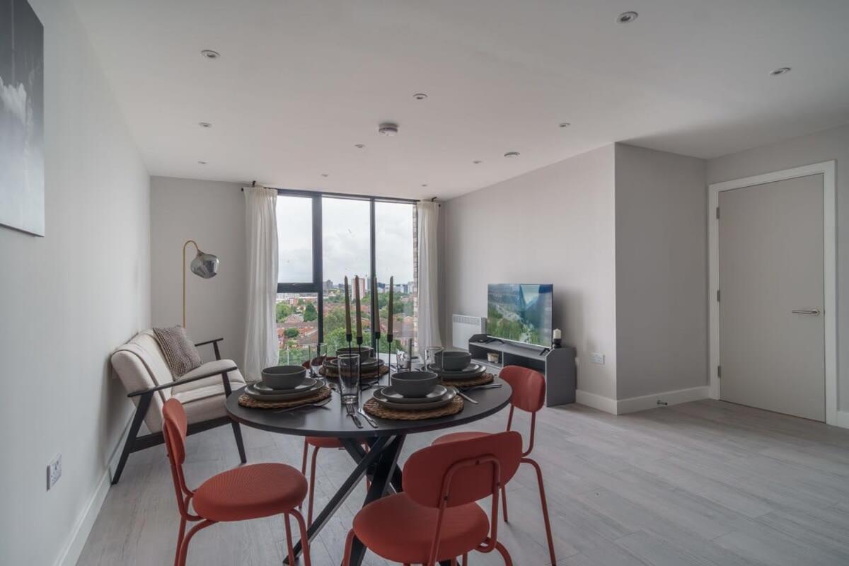 Fantastic 3 Bedroom Manchester Apartment Exterior photo